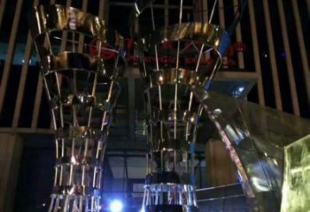 鏤空酒瓶雕塑廠家，公園不銹鋼酒瓶雕塑制作