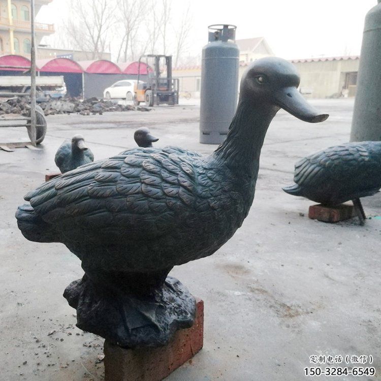 鴨子雕塑廠家，仿真動物， 公園廣場街頭擺件 (1)