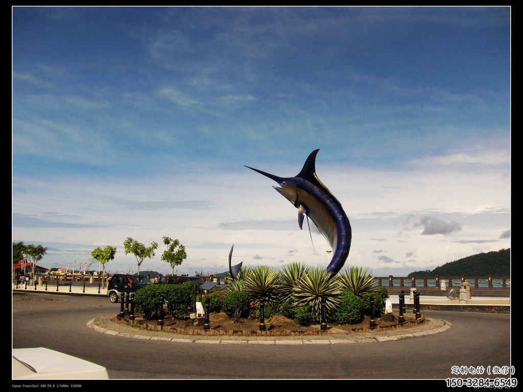 玻璃鋼劍魚雕塑，海洋生物雕塑，公園廣場(chǎng)大型雕塑