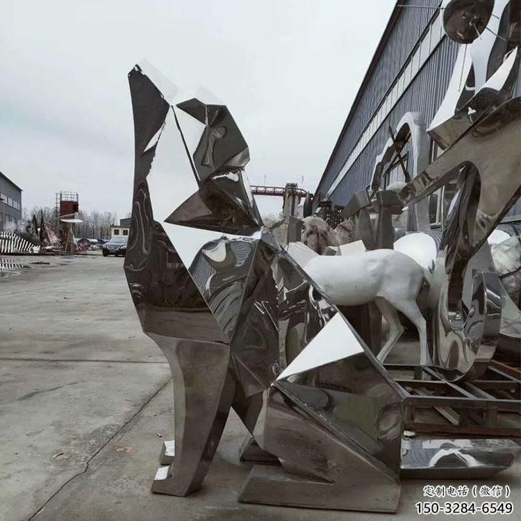 步行街哈巴狗雕塑，鑄銅農(nóng)耕雕塑，鏤空方式