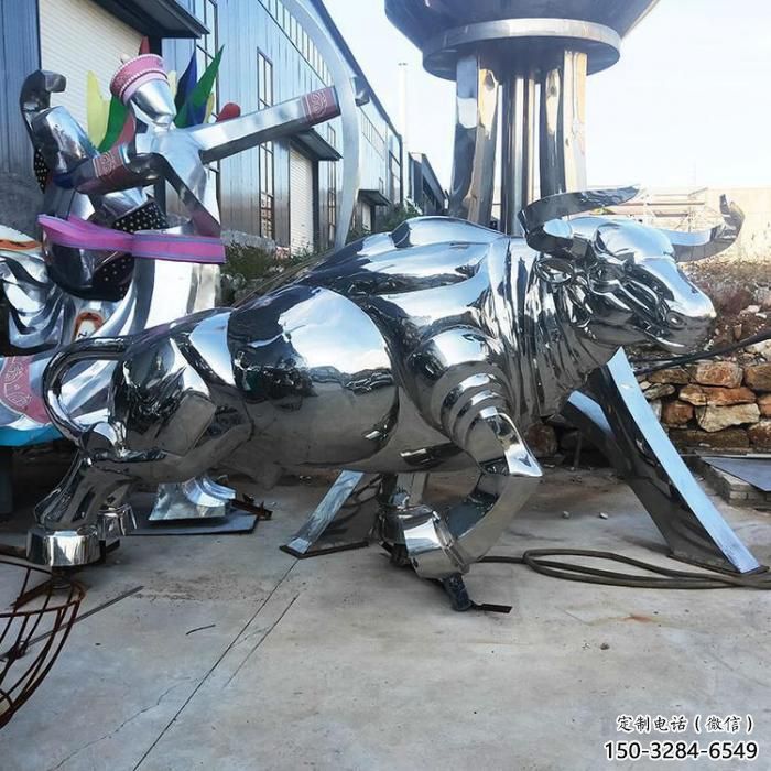 城市犀牛雕塑，網(wǎng)格體育雕塑，古銅效果