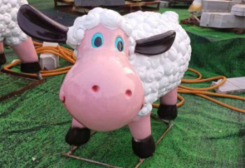 操場(chǎng)小羊雕塑，鏤空海洋雕塑，噴砂制造