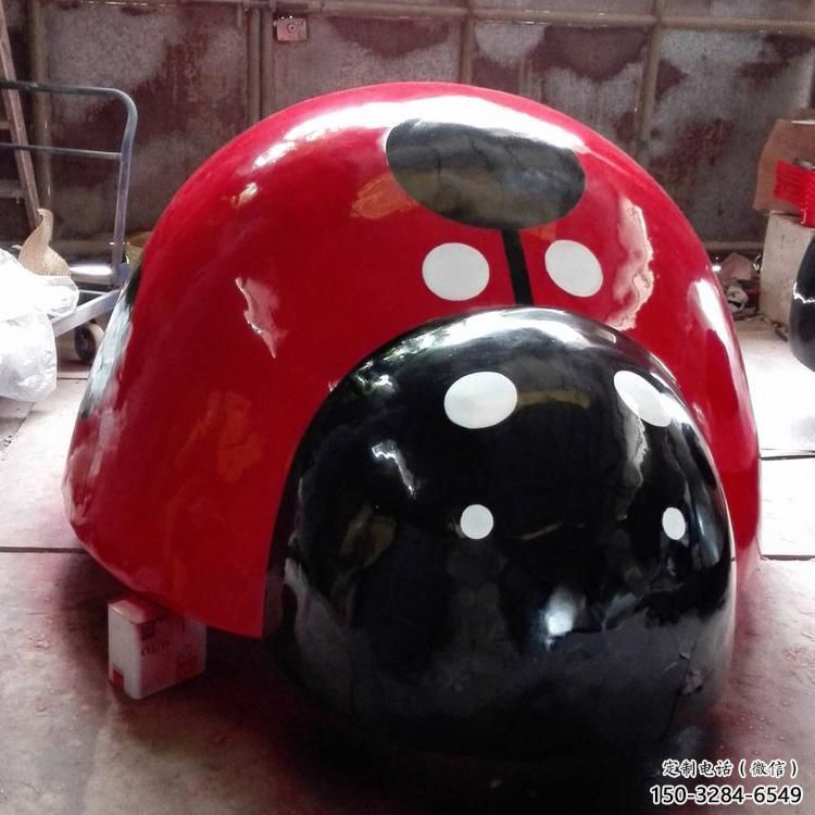 城市瓢蟲雕塑，網(wǎng)格體育雕塑，古銅效果