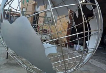 步行街地球儀雕塑，鑄銅景觀雕塑，鏤空方式