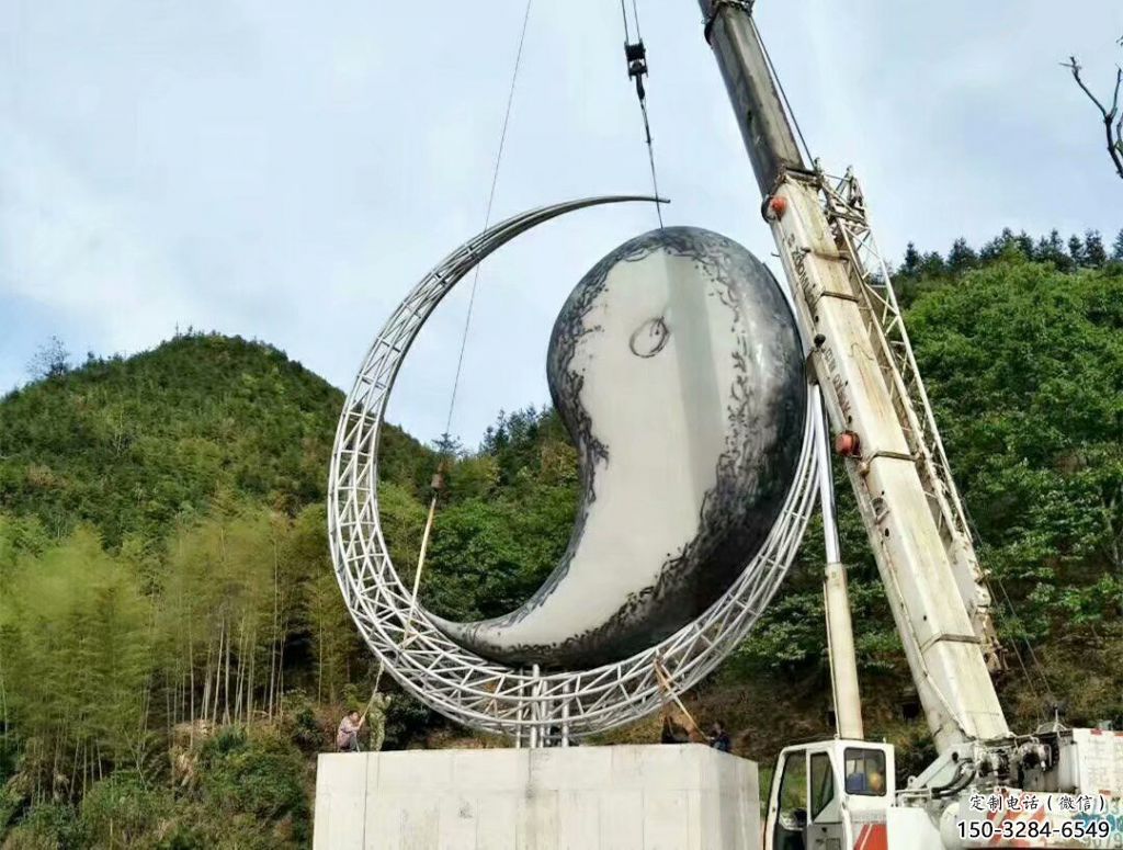 大型月亮雕塑，鍍銅景觀雕塑，鏡面工藝