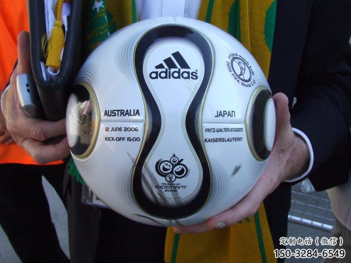 仿真足球雕塑 現(xiàn)代球體雕塑 部隊球類雕塑