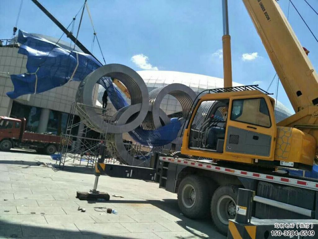 運(yùn)動場建筑雕塑，不銹鋼五環(huán)雕塑，烤漆建筑