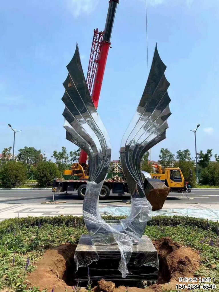 園林鳳尾雕塑，噴漆景觀雕塑，網(wǎng)格形式