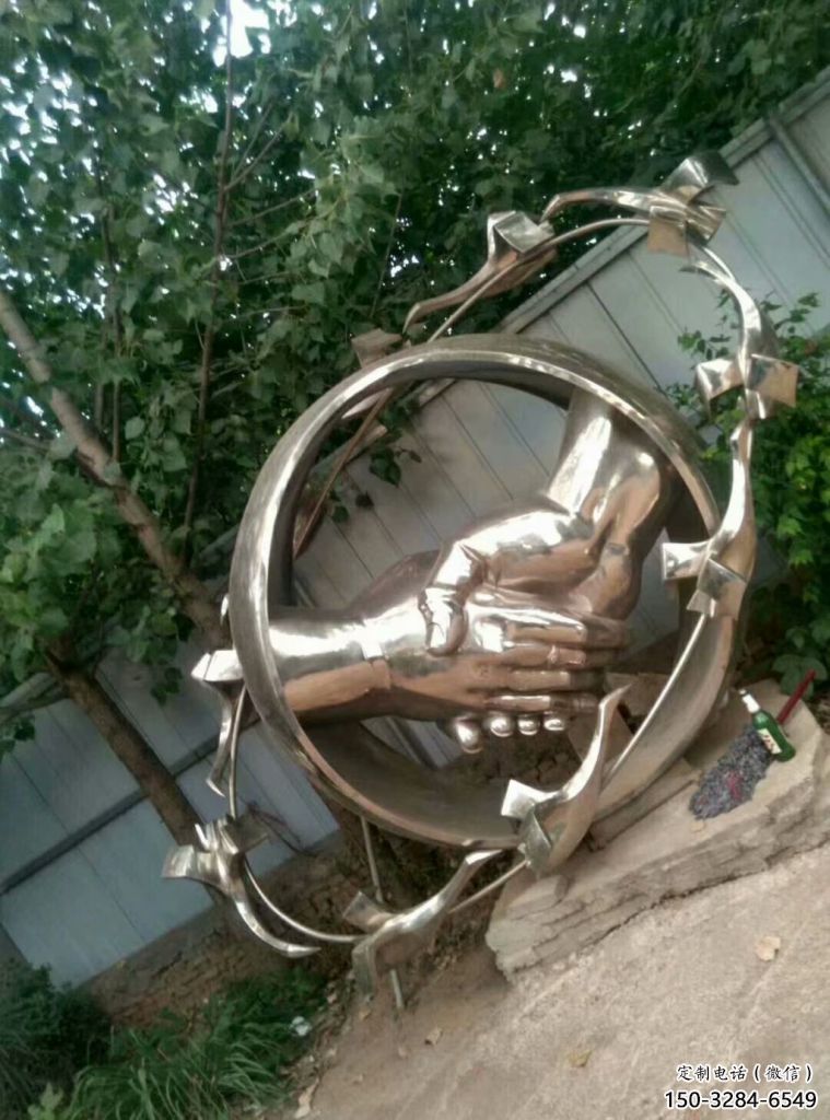 啞光握手雕塑 拉絲雕塑 步行街誠(chéng)信雕塑