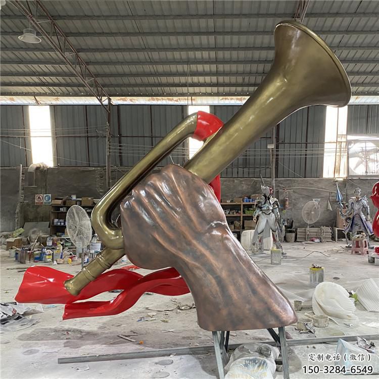 城市沖鋒號雕塑 風景區(qū)彩繪雕塑 抽象擺件