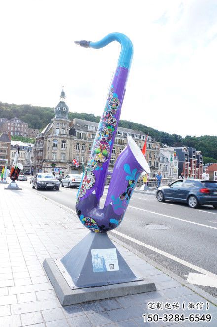 彩繪薩克斯雕塑 電鍍現(xiàn)代樂(lè)器雕塑 公園西方樂(lè)隊(duì)雕塑