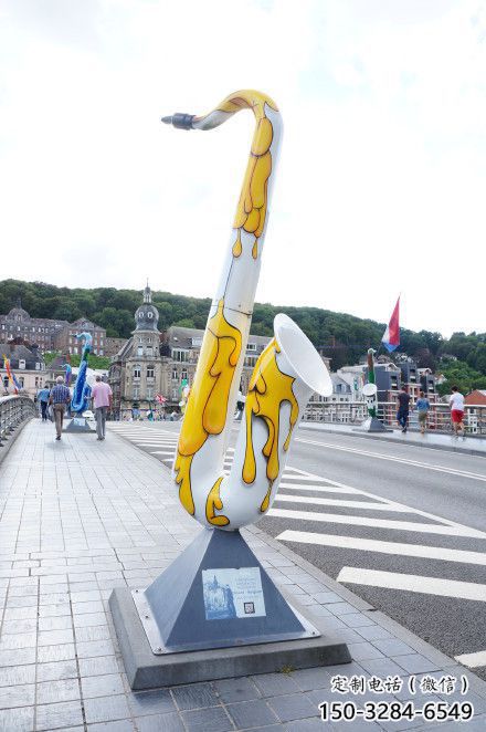 大型商場(chǎng)薩克斯雕塑 仿真樂(lè)器雕塑 鏡面西方樂(lè)隊(duì)雕塑