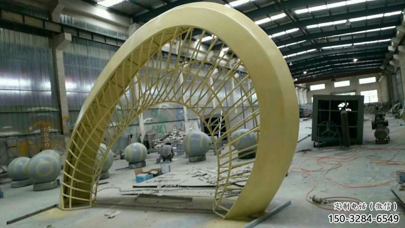 大型不銹鋼拱門雕塑，鏤空烤漆工藝制作