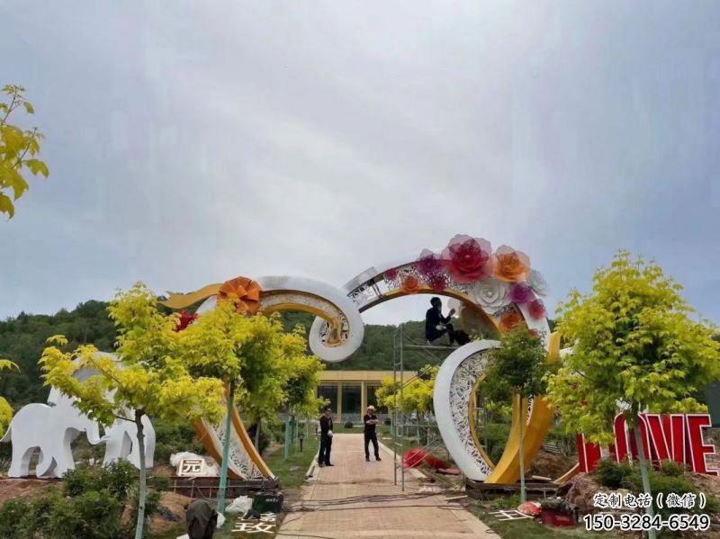 心形拱門雕塑，鏤空工藝，不銹鋼藝術(shù)大門雕塑廠家