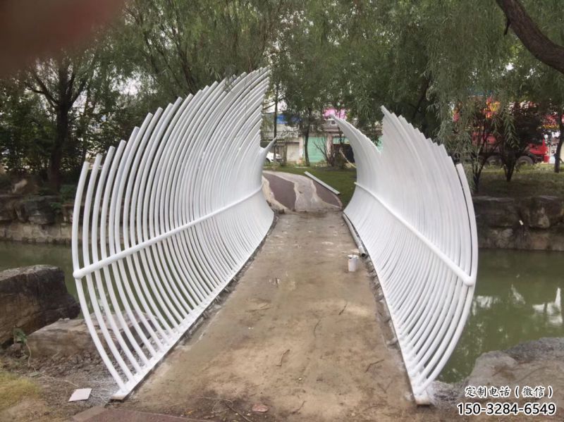 鋼管大門(mén)雕塑