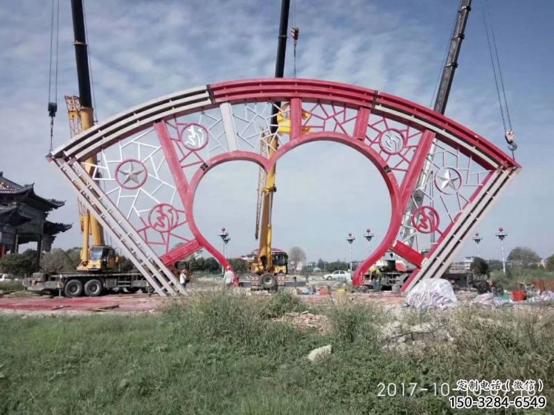 鏤空大門(mén)雕塑