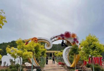 心形拱門雕塑，鏤空工藝，不銹鋼藝術大門雕塑廠家