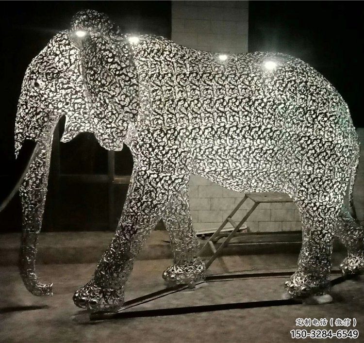 現(xiàn)代藝術(shù)大象雕塑展品，室外軟裝，鏤空大象雕塑訂做