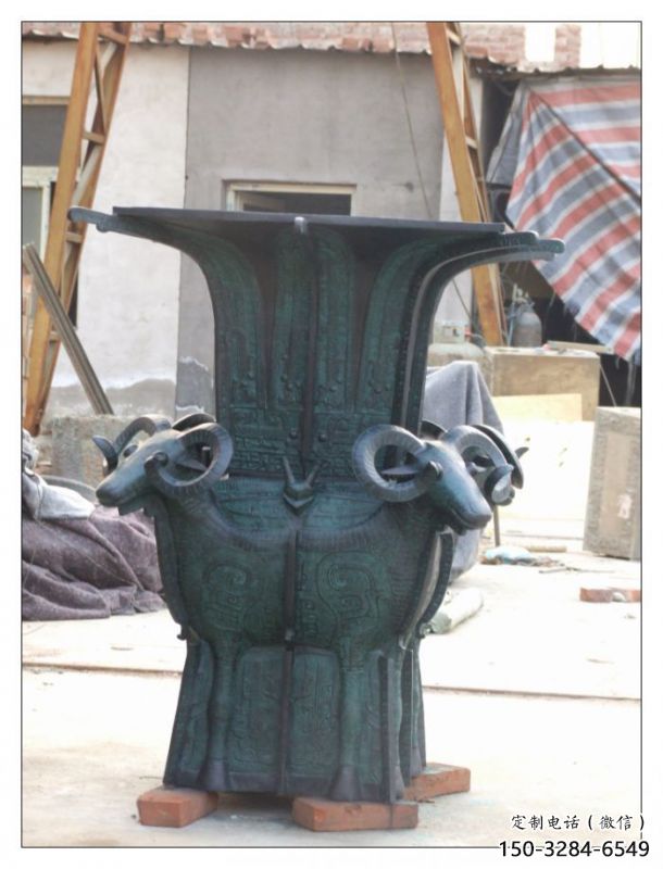 古代四羊方尊銅雕造型
