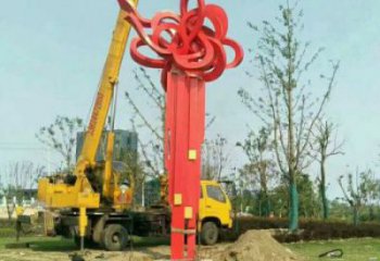 庭院中國(guó)結(jié)雕塑