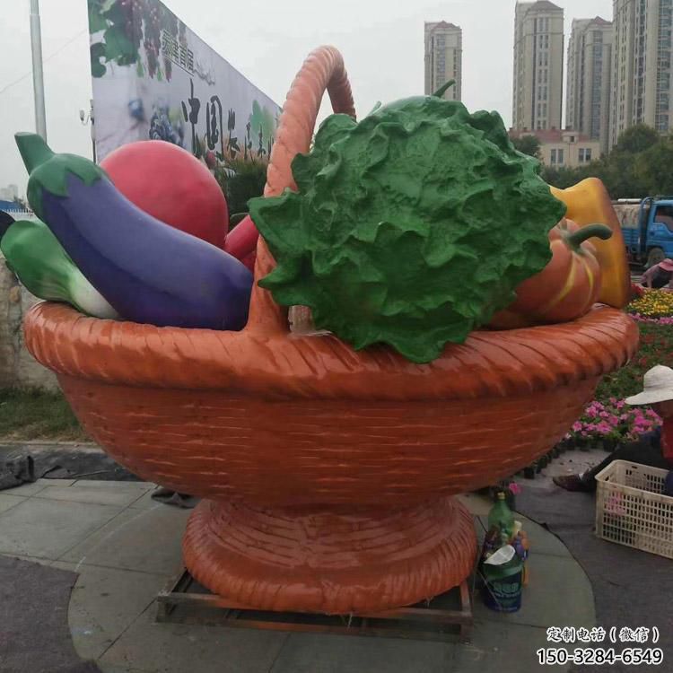 果籃擺件批發(fā)，地標擺件，鐵藝果籃雕塑生產(chǎn)商