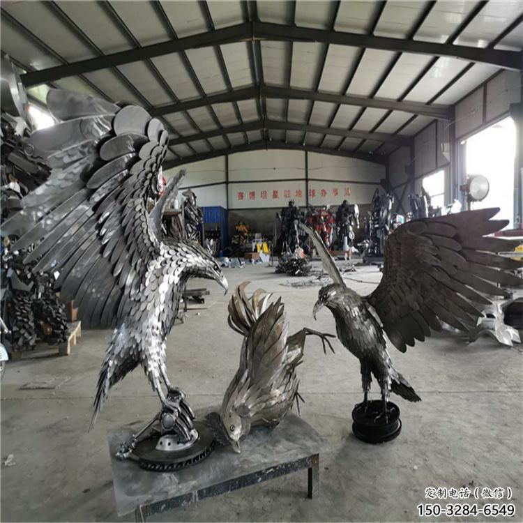 機甲版老鷹雕塑