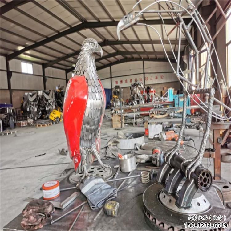 機(jī)甲版卡通小鳥雕塑