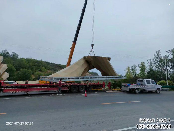 城市景觀握手雕塑安裝，不銹鋼標識雕塑