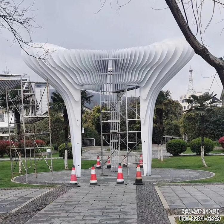 精神堡壘雕塑，折紙藝術(shù)形式，城市景觀建筑雕塑