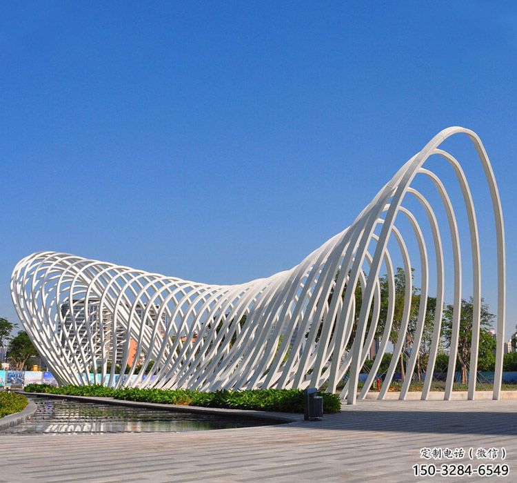 不銹鋼線條廊架雕塑，抽象美學原理設(shè)計