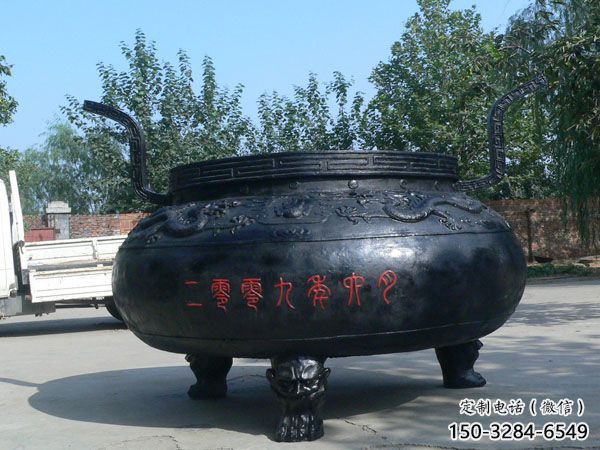 古法大肚三足爐雕塑