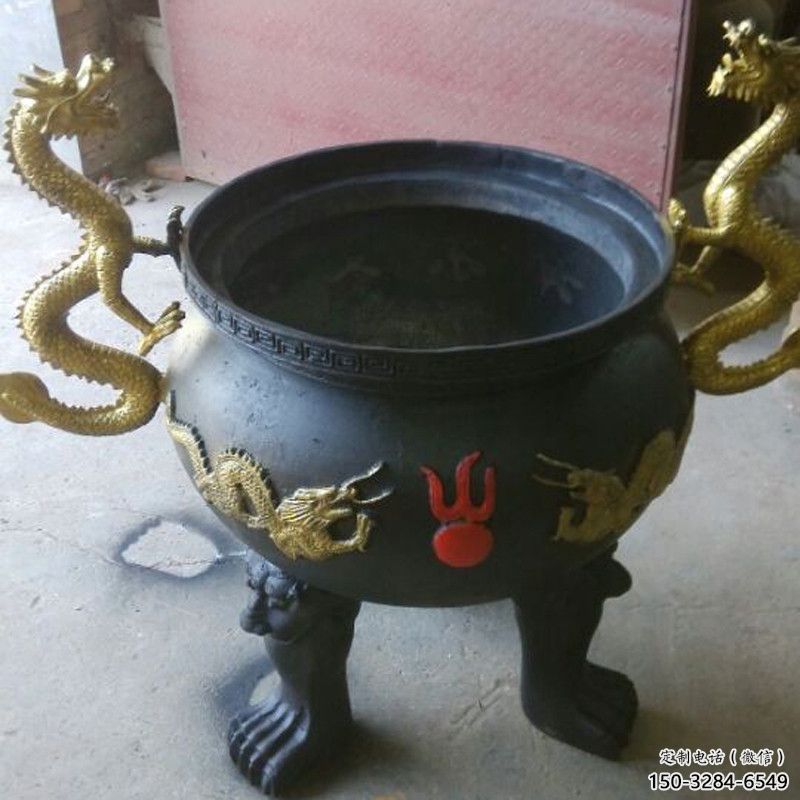 盤龍三足爐銅雕塑