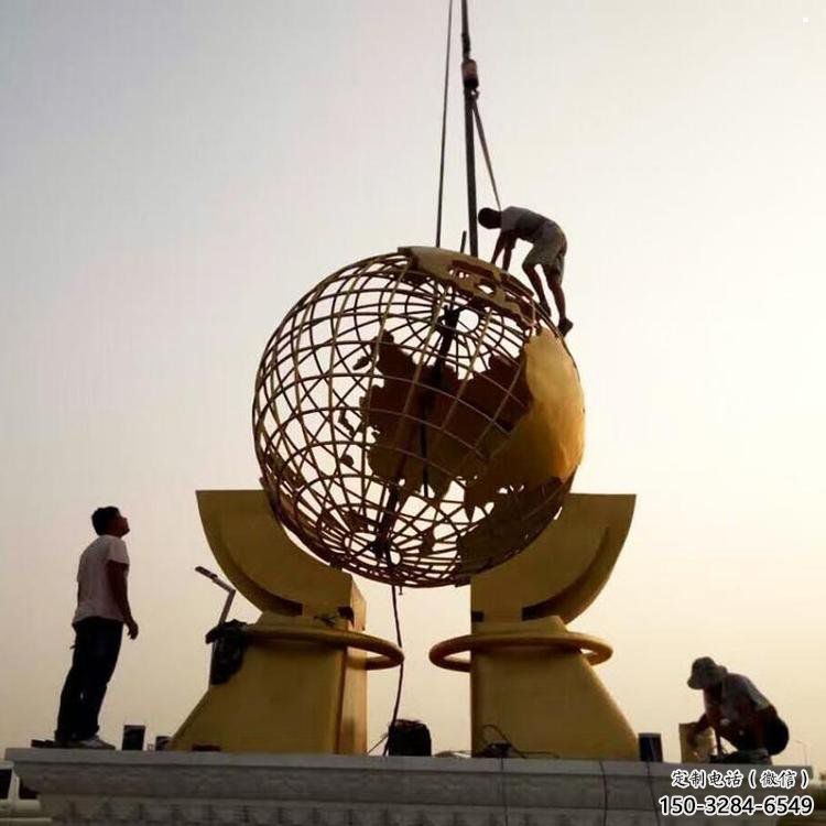 地球儀雕塑觀賞型，標(biāo)識(shí)雕塑，安裝手托地球儀雕塑廠家