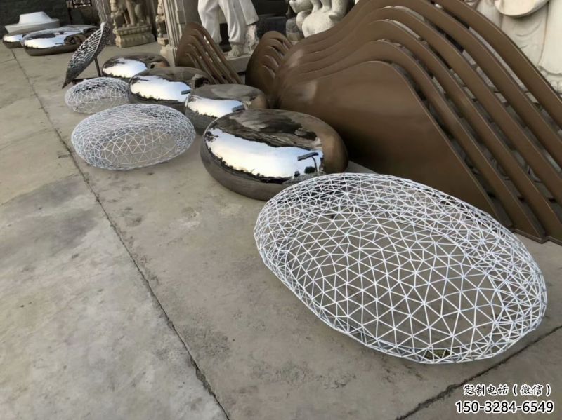 操場(chǎng)坐凳雕塑，鏤空景觀雕塑，噴砂制造