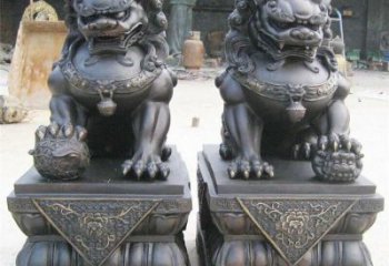 青銅獅子雕塑生產(chǎn)，圓雕系列，仿古蹲獅雕塑生產(chǎn)商