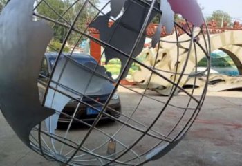 園林地球儀雕塑，噴漆景觀雕塑，網(wǎng)格形式