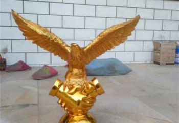 地球儀雕塑常用，公園小品，老鷹踩地球儀雕塑生產(chǎn)商