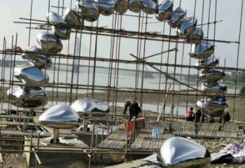 鵝卵石門頭雕塑，創(chuàng)意藝術(shù)設(shè)計(jì)，不銹鋼景觀大門雕塑