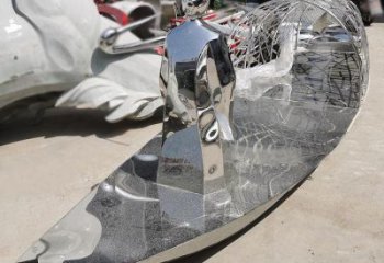 乘船人雕塑優(yōu)價(jià)，小區(qū)擺件，不銹鋼乘船人雕塑精選