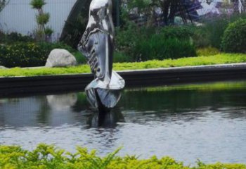 乘船人雕塑指用，小區(qū)擺件，廣場不銹鋼乘船人雕塑制作