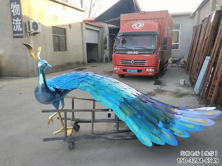 地產(chǎn)孔雀雕塑供應，地標擺件，不銹鋼孔雀雕塑制造廠家