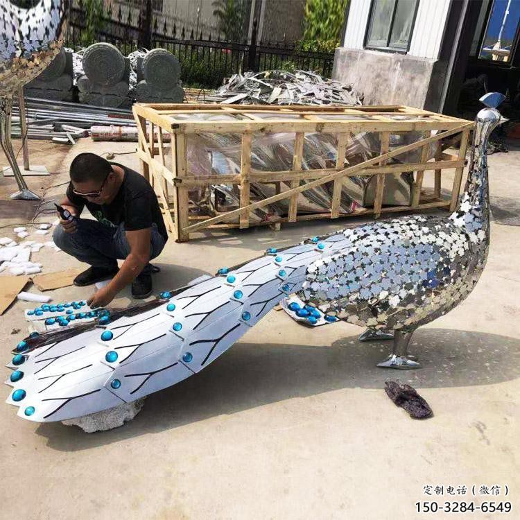 孔雀雕塑系列廠家，城市裝飾，不銹鋼孔雀雕塑優(yōu)選