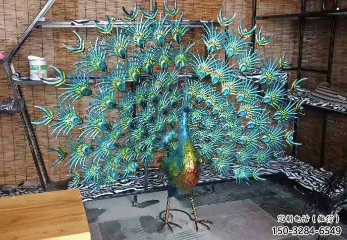 孔雀開屏雕塑廠家，彩繪仿真造型，不銹鋼孔雀雕塑