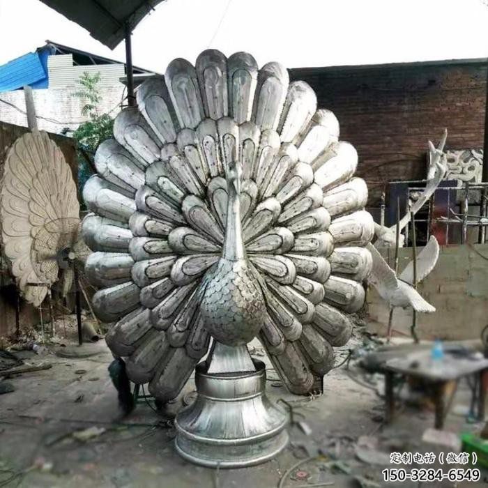 孔雀開屏雕塑廠家，景區(qū)案例，不銹鋼孔雀開屏雕塑選用