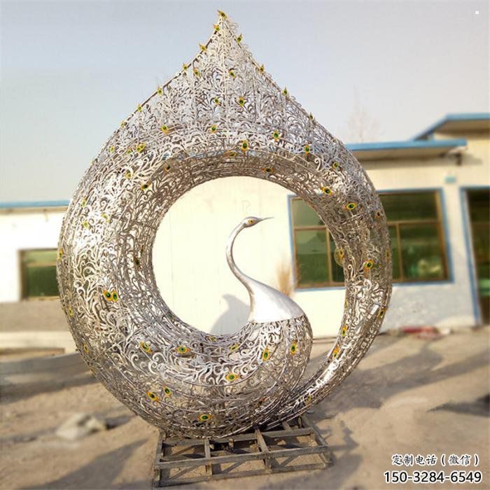 孔雀雕塑選用，美陳雕塑，鏤空鐵藝孔雀雕塑廠家?