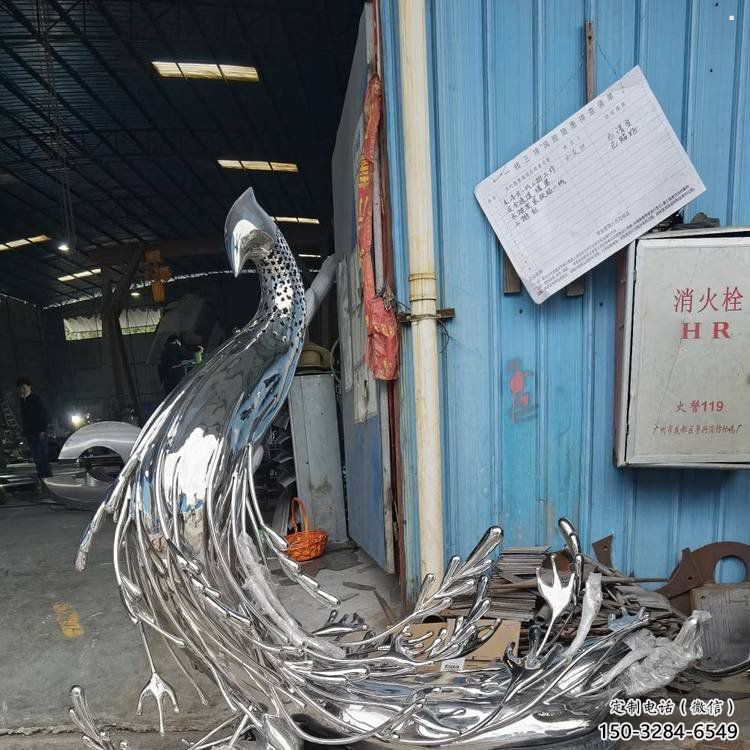 孔雀雕塑展品，花園小品，鏡面鐵藝孔雀雕塑優(yōu)選