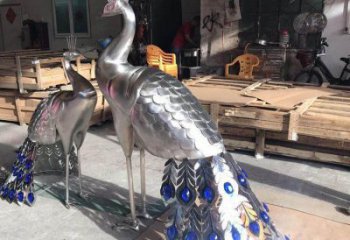 制作藝術(shù)孔雀雕塑廠家，鏡面工藝，不銹鋼孔雀雕塑預(yù)定
