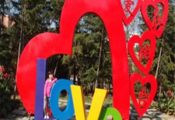 街道景觀雕塑，鍛造字母雕塑，彩繪效果