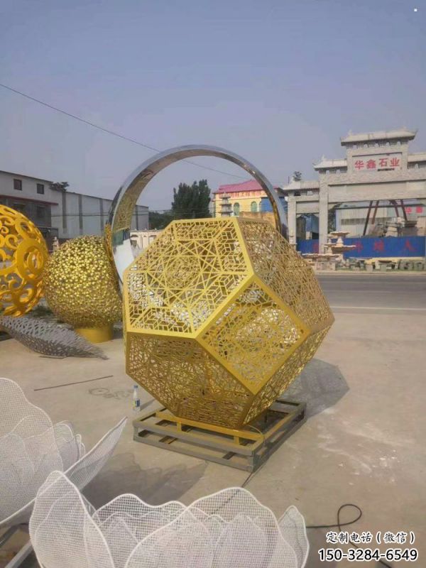棱面球雕塑標(biāo)準(zhǔn)，景區(qū)案例，不銹鋼鏤空棱面球雕塑常用