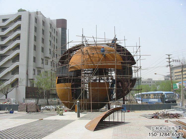 鏤空球雕塑精選，彩鋼制作，異形鏤空球雕塑工廠